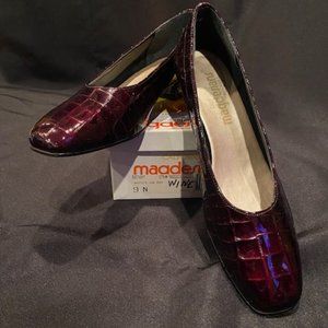 Magaesians, Wine, short pumps.  Size 9N.